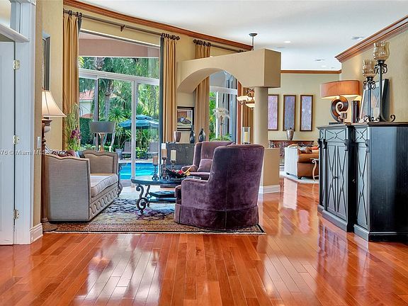 4th image of 2550 Jardin Ln