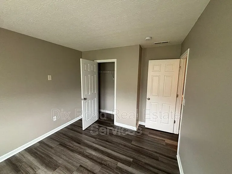 424 W Kemper Rd — Photo 17