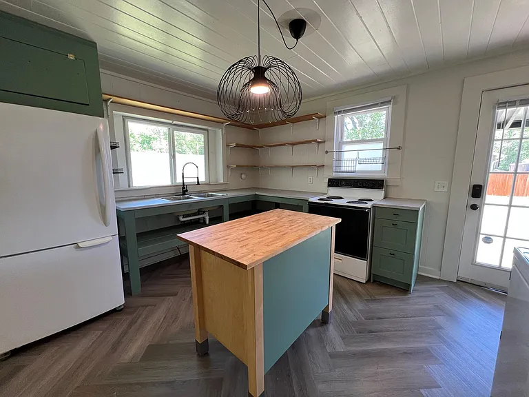 195 Richland St — Photo 2