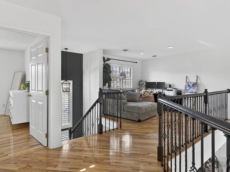 18459 John Ashley Dr — Photo 3