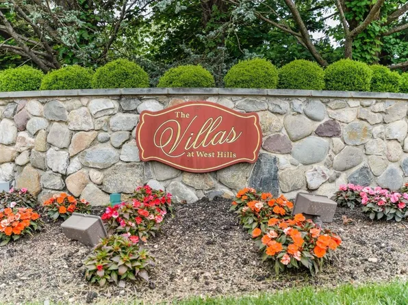 49 Villas Circle #49, Melville, NY 11747