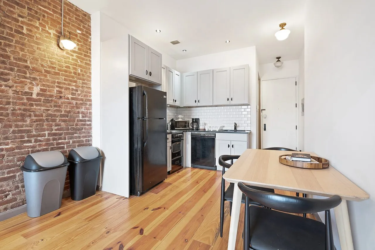 Stunning Private ROOM in Harlem — Photo 3