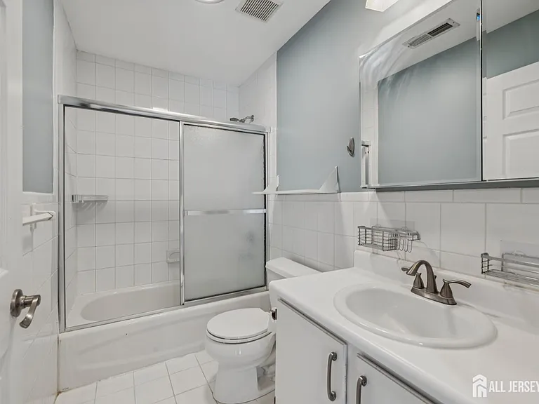 21 Park Sq — Photo 11
