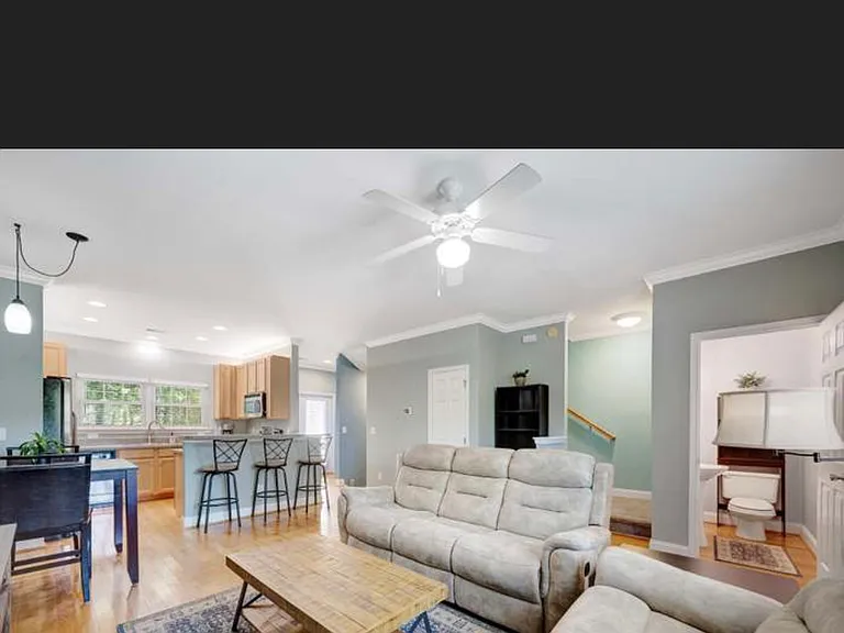 4037 Hartland St — Photo 5