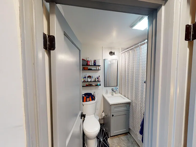41 Long Ave #B — Photo 6