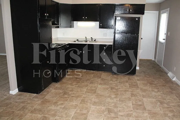 243 Tracy Rd — Photo 5