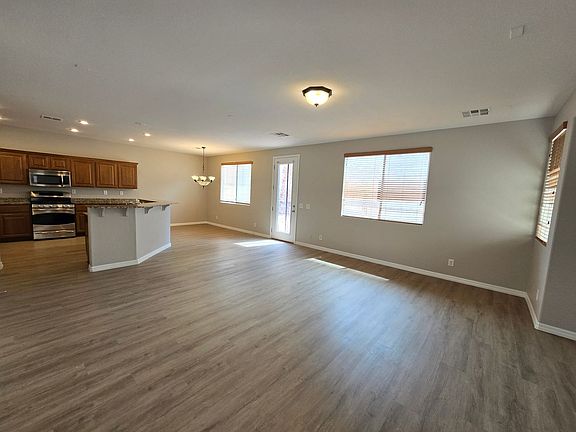 4th image of 497 Newberry Springs Dr