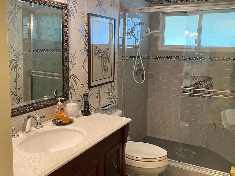 22508 Haynes St — Photo 10