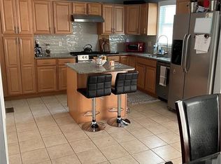 25 Villa Nova St APT 2, Woonsocket, RI 02895