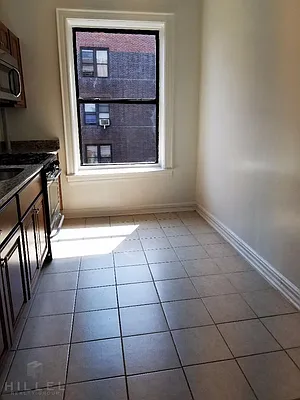 Rented by Hillel Realty Group | media 15