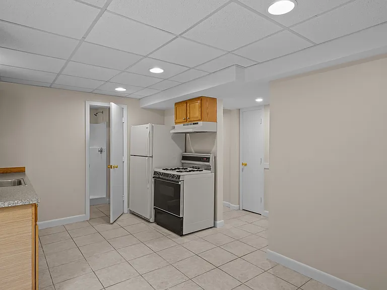 175 Florida Ave — Photo 6