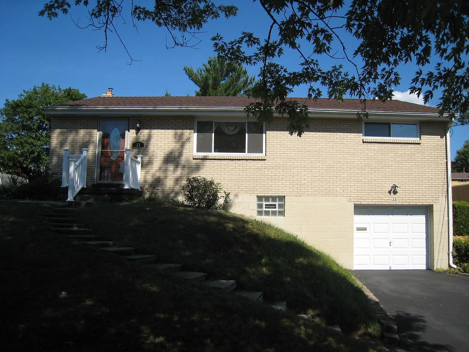33 Corbett Ave photo 1