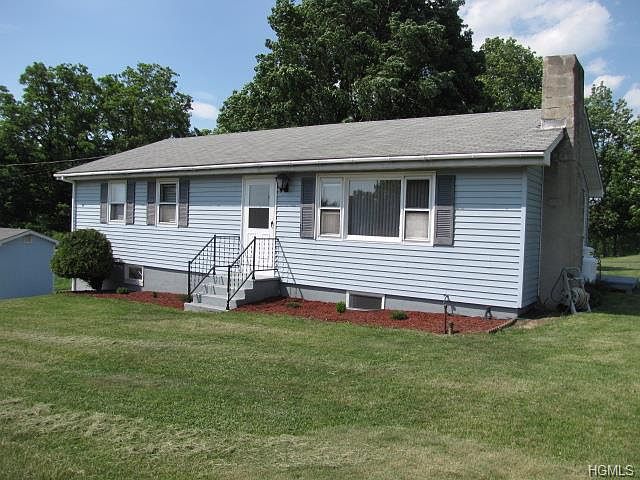 1st image of 14 Lawrence Ln