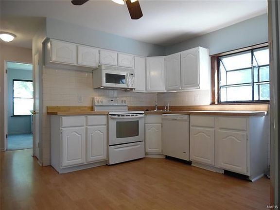 3rd image of 4037 Redland Dr