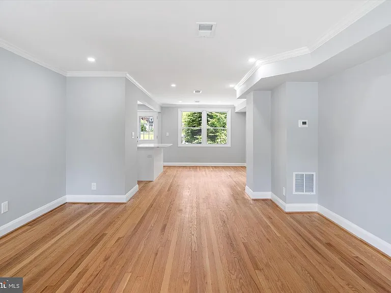 3551 Shannon Dr — Photo 5