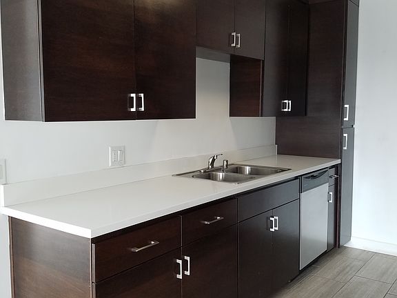 5th image of 8770 Shoreham Dr