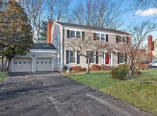 6 Phoenix Dr, Mendham Boro, NJ 07945
