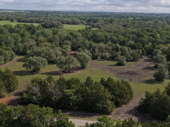 6 Baranowski Rd, Brenham, TX 77833