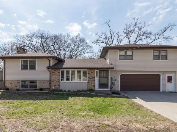 212 7th St, Nevada, IA 50201