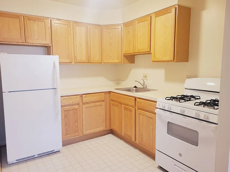 Columbia Courts Apartments — Photo 6