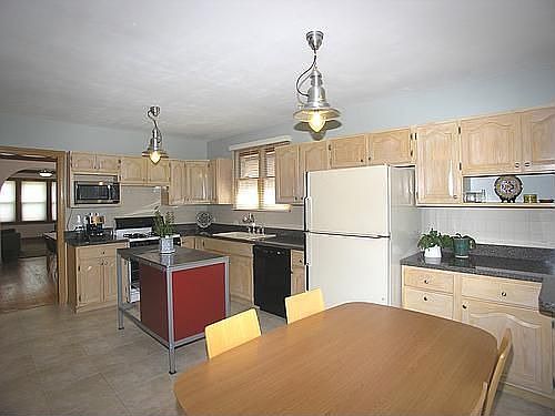 Kitchen/Eating Area