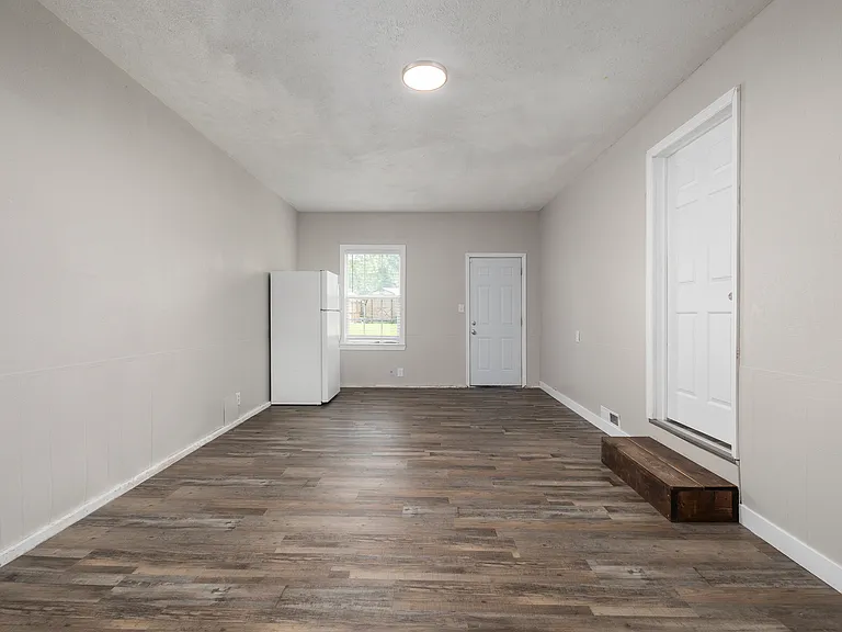 1824 N Hillcrest Ave — Photo 23