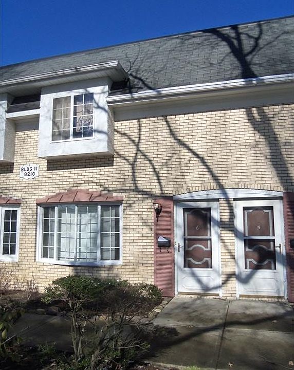 1st image of 8210 Deepwood Blvd Unit 6