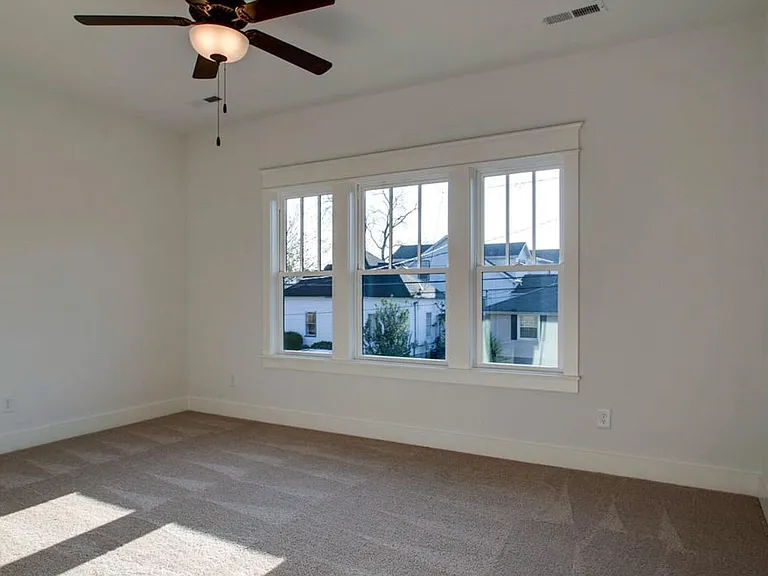 2044 Straightway Ave — Photo 10