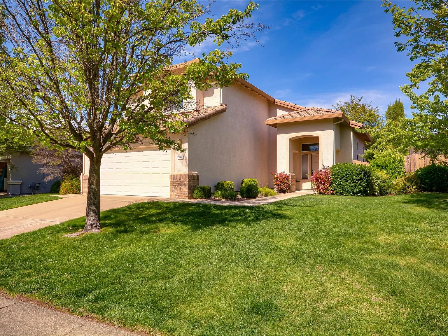 4 bed, 1834 sqft, $3,400 — Photo 1