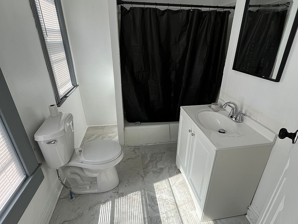 1st image of 65 Waldorf Pl Floor 2