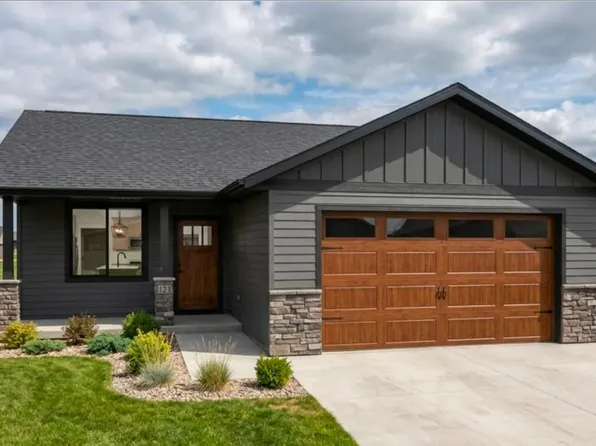 Challenger Way, Watertown, SD 57201
