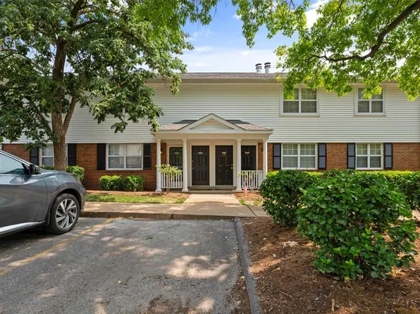 9116 N Swan Cir, Saint Louis, MO 63144