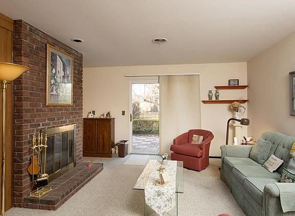 3rd image of 428 Iron Lantern Dr
