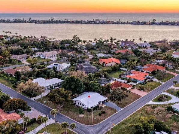 401 Picasso Dr, Nokomis, FL 34275