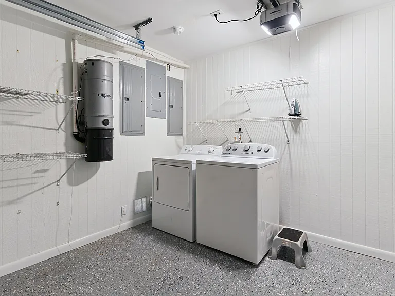 111 Thompson Cv — Photo 14