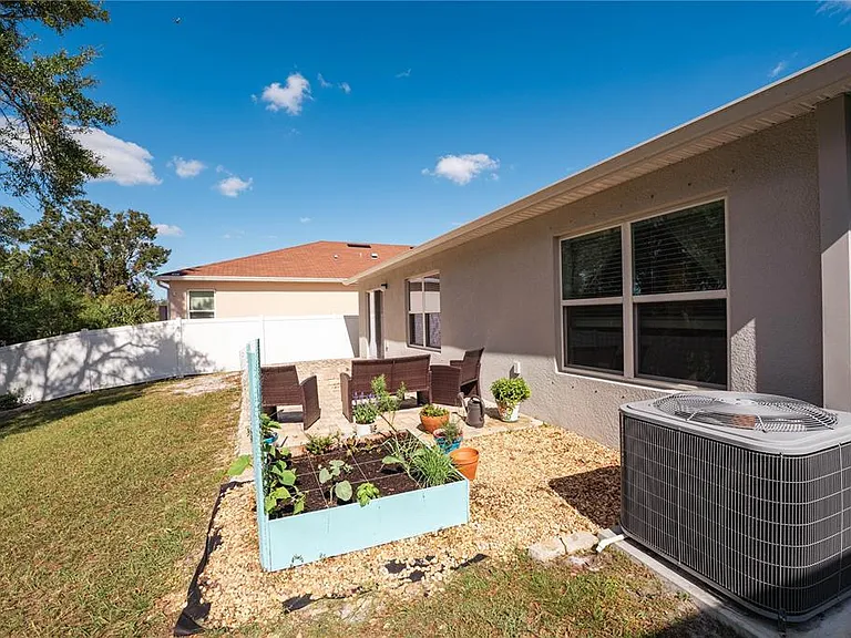 10561 Laguna Plains Dr — Photo 30