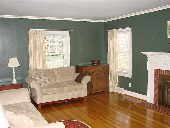 5th image of 321 Hillsboro Ave