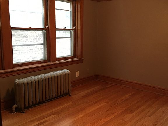 5th image of 1845 Clarence Ave