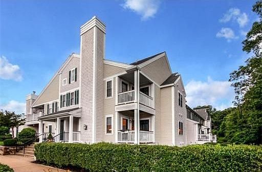 1st image of 77 Village Dr