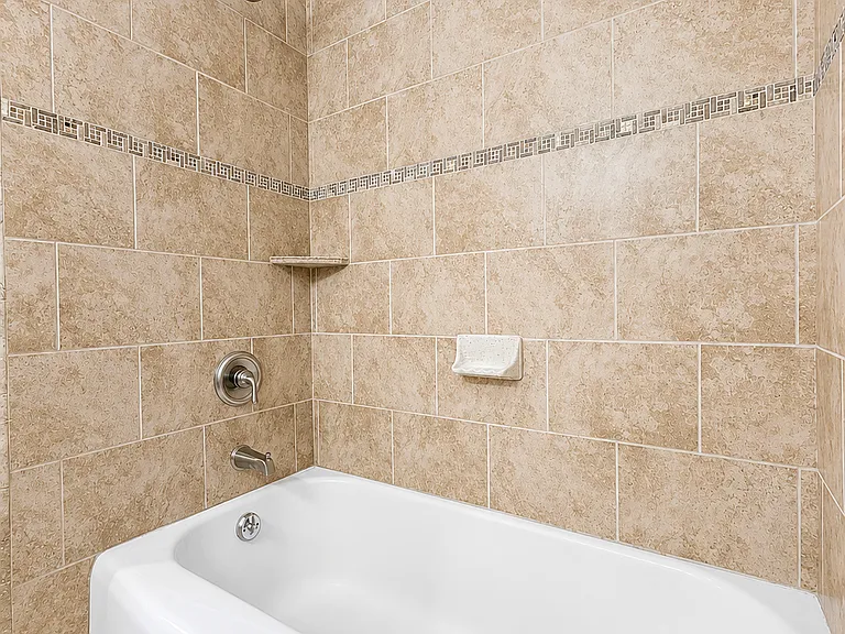 1530 N Laurel Ave #9 — Photo 14