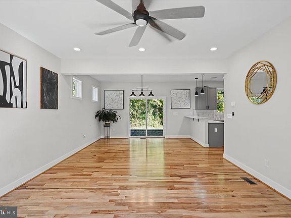 5th image of 1005 Gladway Rd