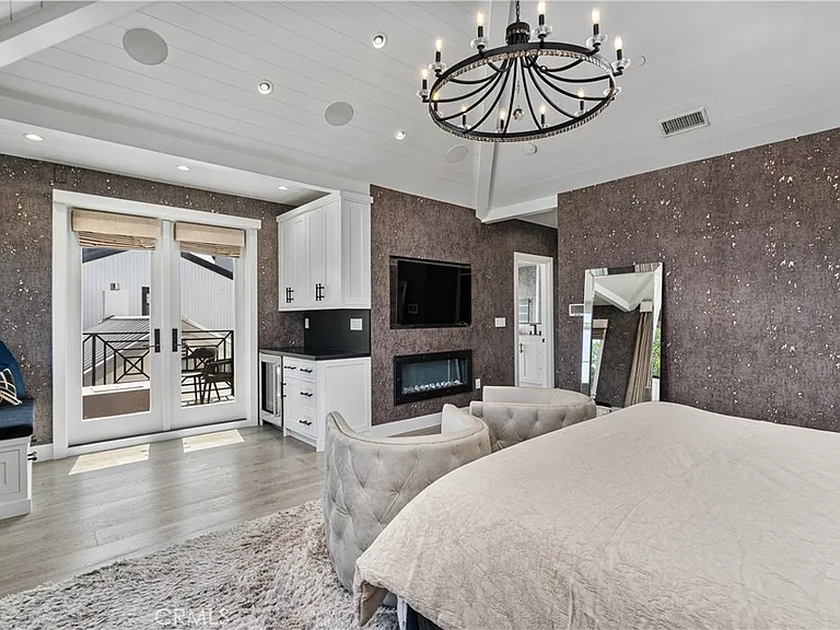 2037 E Ocean Blvd — Photo 13