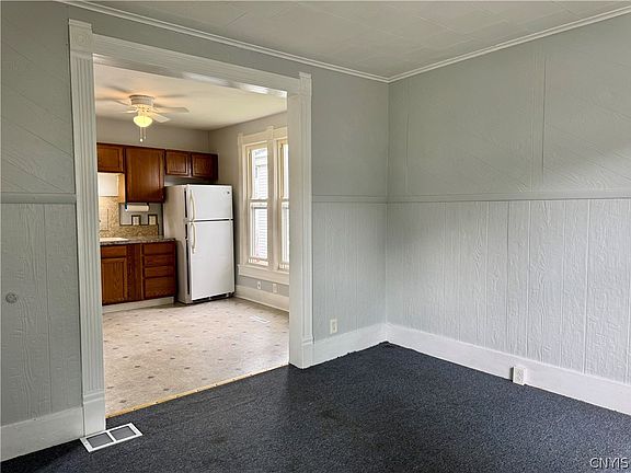 5th image of 411 Oneida St