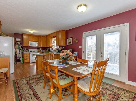 5th image of 325 Country Woods Dr