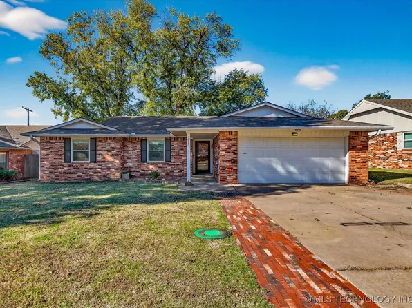 313 S Fenway Pl, Bartlesville, OK 74006