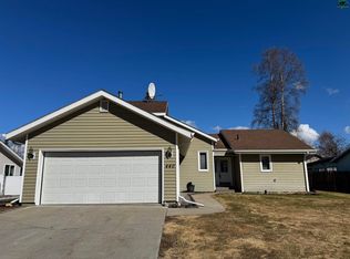 440 Shannon Dr, Fairbanks, AK 99701