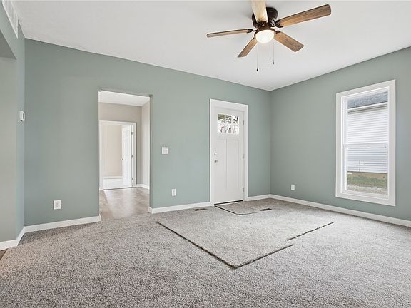 3rd image of 109 W Lynn St