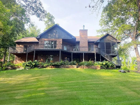 13 Briar Ridge Dr NE, Iowa City, IA 52240