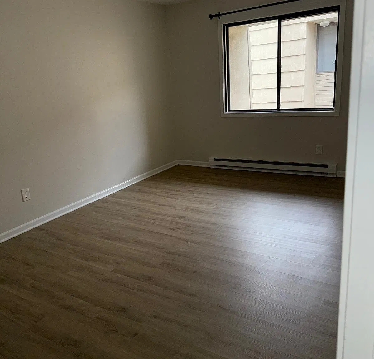 2 bed, 900 sqft, $1,440 — Photo 4