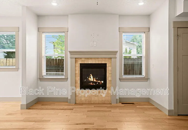 909 N 31st St — Photo 8